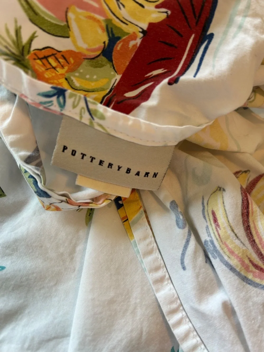 Pottery Barn Tropical Fruit Drinks and Flowers patterned duvet cover Queen beach